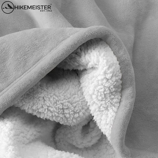 Hikemeister ® Couverture polaire - plaid polaire - Gris clair - Plein air -150x200 cm - plaid de vie de luxe - chaud - design côtelé - couverture douce