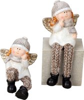 Winterkindjes met bungelbenen - Engelenvleugeltjes , Muts en Sjaal - H=17cm - Kerstbeeldjes - Set van 2 stuks