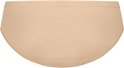 Beige slip van achteren gezien met naadloos ontwerp en elastische tailleband.