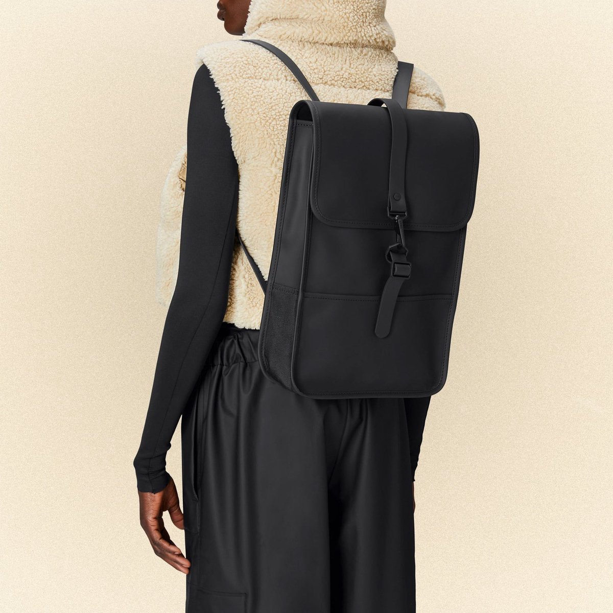 Rains Mini W3 Unisex Rugzak - Zwart – foto 3