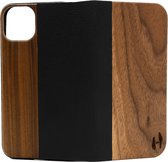 Houten design flip case, iPhone 13 – Noten met zwart leer