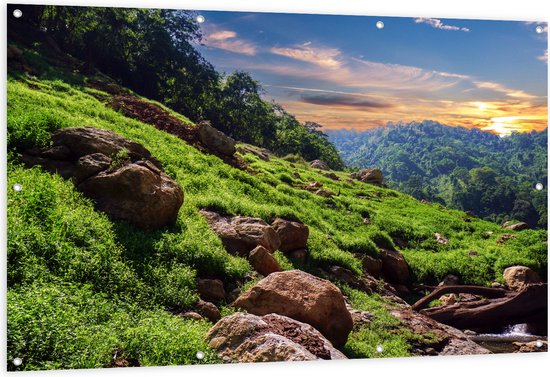 Tuinposter – Grote Rotsen op Zijkant van Hoge Berg - 150x100 cm Foto op Tuinposter (wanddecoratie voor buiten en binnen)