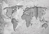 Fotobehang - Vlies Behang - Wereldkaart op Beschadigde Betonnen Muur - 368 x 254 cm