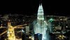 Fotobehang - Vlies Behang - Petronas Twin Towers in Kuala Lumpur - Maleisië - 208 x 146 cm
