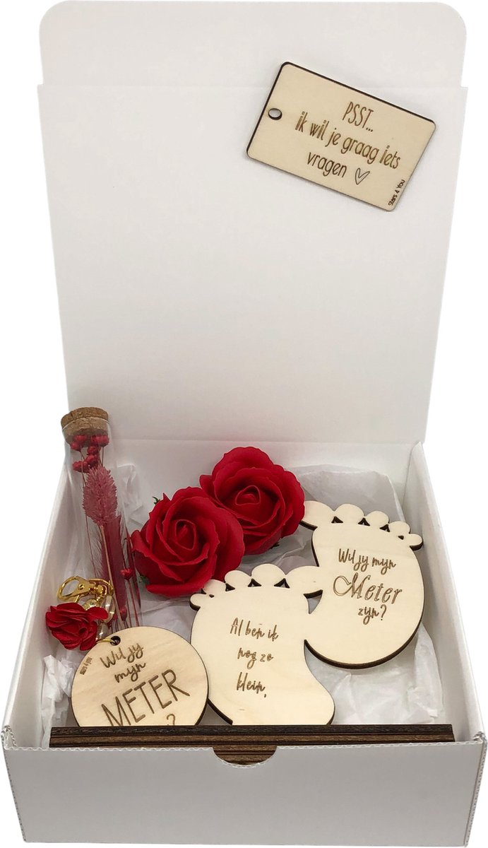 Geschenkbox Wil jij mijn METER zijn? | rood | sleutelhanger | droogbloemen | voetjes | meter vragen | meter worden | peettante vragen | peettante worden | cadeau | doosje met een vraag