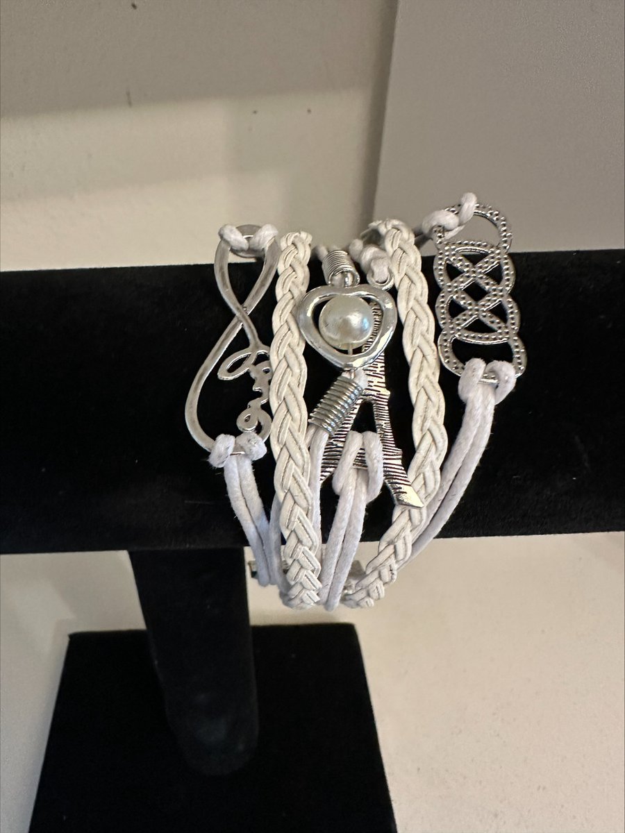 Witte hand geweven armband | Make up | Parfum | Moederdag | Verjaardagscadeau| Cadeautje| Valentijnsdag| Kado | sieraden | vaderdag | oorbellen | oorsieraden