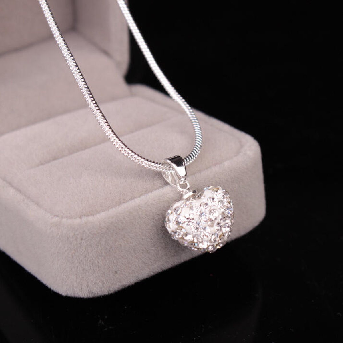 Lumici® | DiamondHeart Ketting - Wit - Diamant - Bal - Crystal - Kristal - Cadeau Voor Vrouwen - Moederdag Cadeau - Valentijn - - Liefde - Verrassing - Zilver/Wit