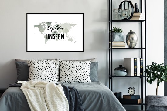 Wereldkaart de l'aquarelle grise avec la citation Explorez l'invisible dessus 90x60 cm