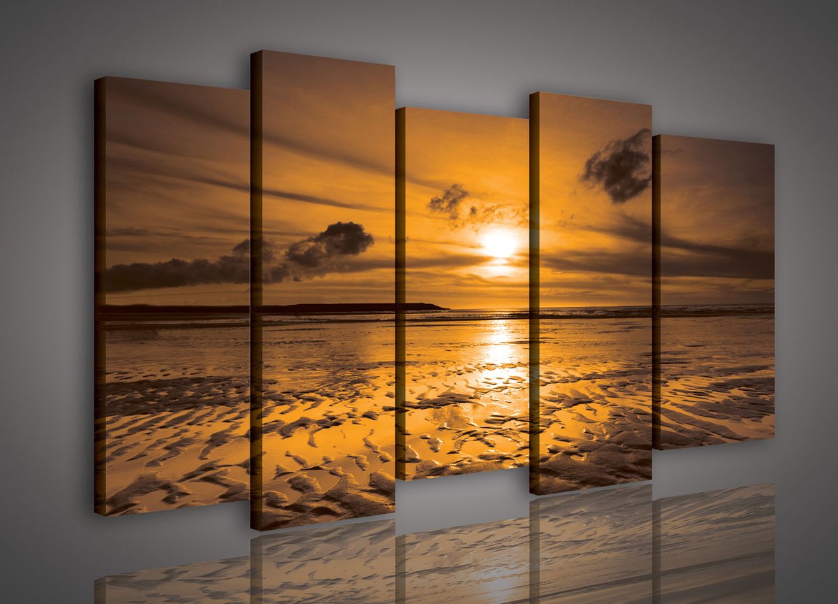 Canvas Schilderij - Zonsondergang - Strand - Wolken - Zon - Zee - Inclusief Frame - 150x100cm (lxb) - 5 Luiks - Geel