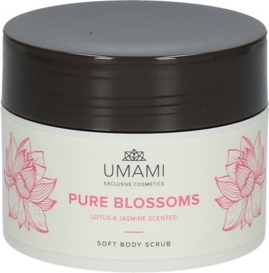 Pot Umami Pure Blossoms bodyscrub met donkerbruine dop, roze lotusillustraties en tekst over lotus en jasmijngeur.