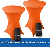 Twee oranje statafelrokken met elk een zwarte opbergtas, naast elkaar geplaatst.