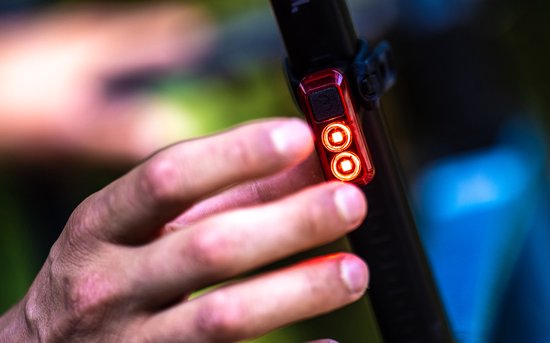 BBB Cycling StudCombo Strap Fietsverlichting Set - Voorlicht & Achterlicht Fiets USB oplaadbaar - 130 Lumen - Accu 10 uur - Fietslicht Voor en Achter - BLS-144 — afbeelding 3