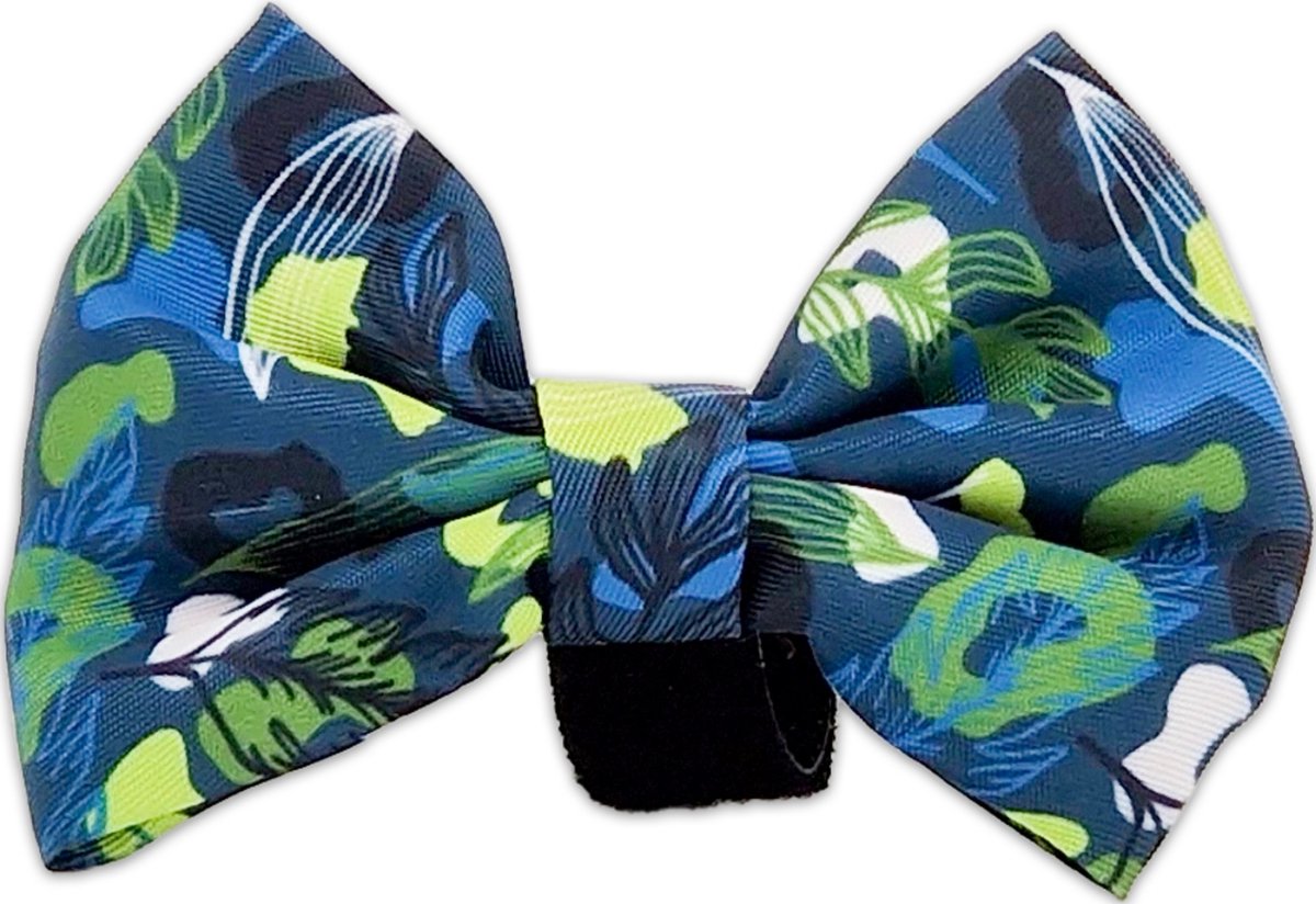 Hondenstrik - Feestelijke Vlinderdas / Strikje Hond - Groen - Blauw - Camouflage - Luipaard - Let's go Outside - Paw My God! - Maat M