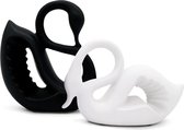 Groot zwanenpaar van keramiek in zwart en wit - moderne sculptuur als paar van 2 zwanen - decoratieve zwaan figuur geluk & harmonie - decoratieve figuur zwanen zwart-wit als cadeau