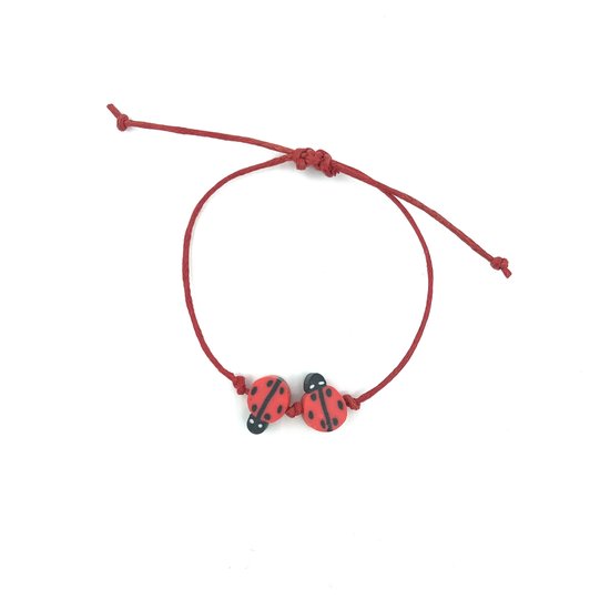 Luna-Leena duurzame kinderarmband lieveheersbeestje rood - L15cm - handgemaakt in Nepal - ladybug beads- kids bracelet - accessoires - feest - cadeau - kinderfeestje - verjaardag - armband - sieraad