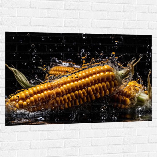 Muursticker - Plas Water over Verse Maiskolven op Zwarte Achtergrond - 120x80 cm Foto op Muursticker