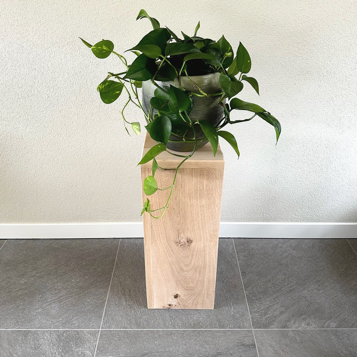 GoudmetHout® Planten Sokkel - 70cm Hoog - Houten Zuil - Plantentafeltje voor Binnen - Plantenkrukje - Licht Eiken Pilaar