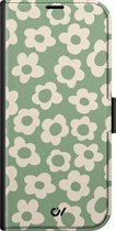 Bookcase - Apple iPhone 11 hoesje met pasjes - Retro Cute Flowers - Groen - Bloemen - Kunstleer - Casevibes