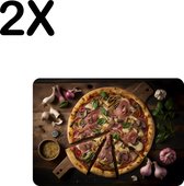 BWK Stevige Placemat - Heerlijke Traditionele Pizza met Knoflook en Ui - Set van 2 Placemats - 35x25 cm - 1 mm dik Polystyreen - Afneembaar