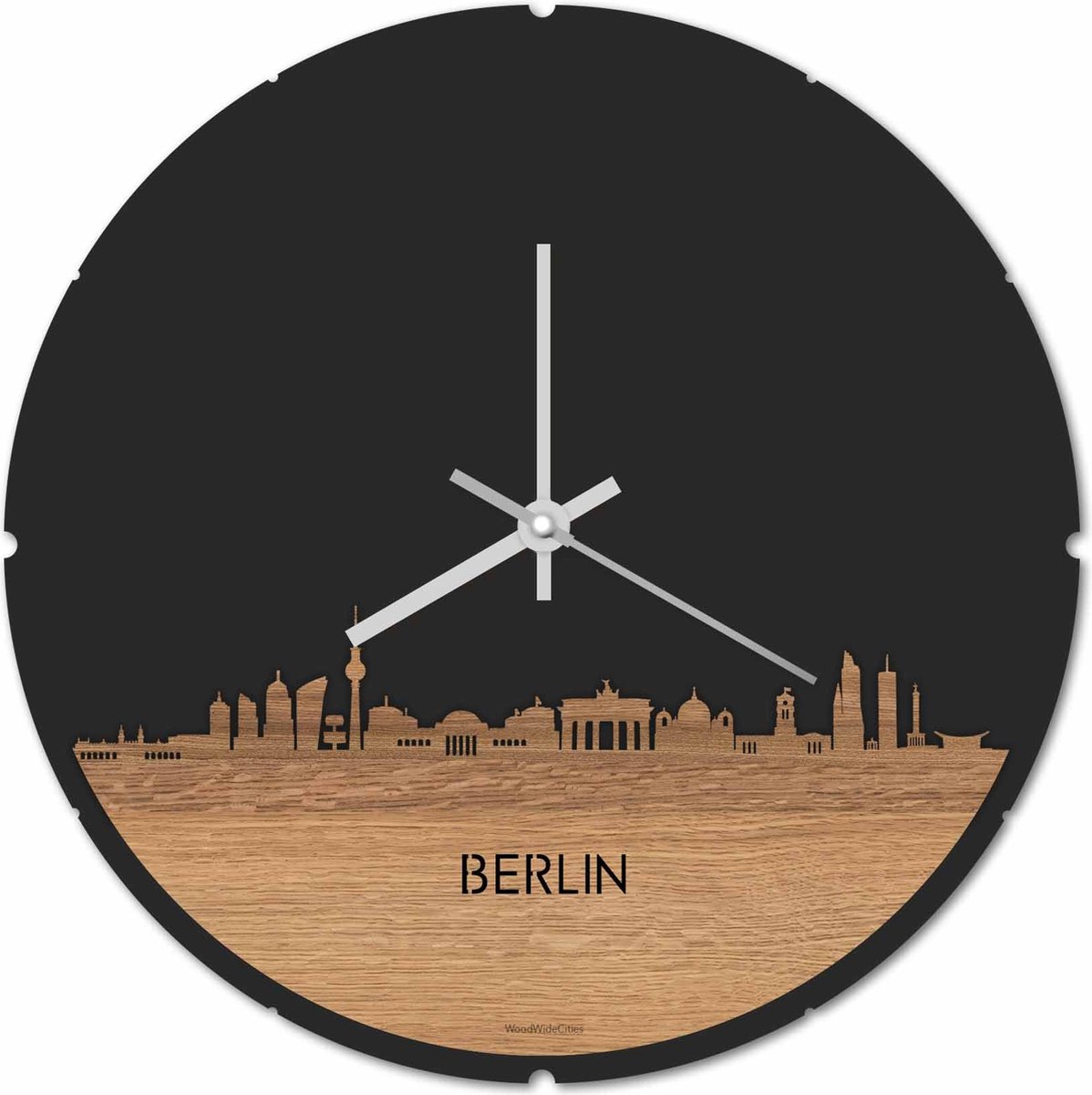 Skyline Klok Rond Berlijn Eikenhout - Ø 44 cm - Stil uurwerk - Wanddecoratie - Meer steden beschikbaar - Woonkamer idee - Woondecoratie - City Art - Steden kunst - Cadeau voor hem - Cadeau voor haar - Jubileum - Trouwerij - Housewarming -