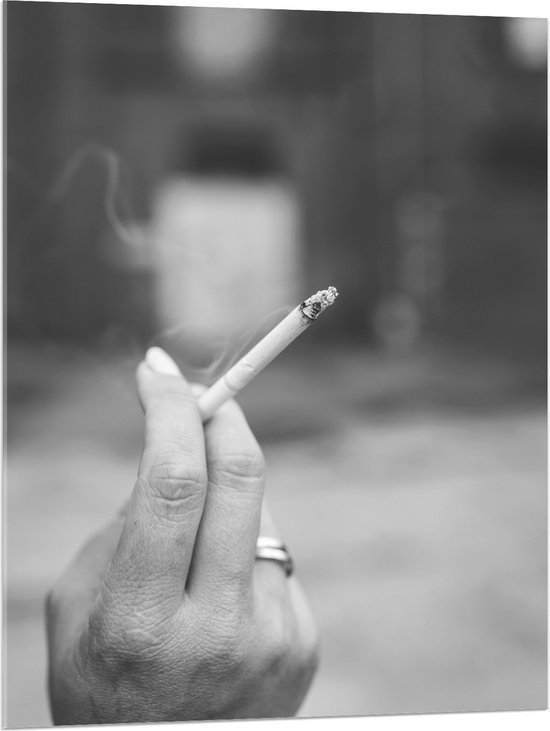 Acrylglas - Sigaret - Roken- Hand - Ring - Rook - Zwart - Wit - 75x100 cm Foto op Acrylglas (Wanddecoratie op Acrylaat)