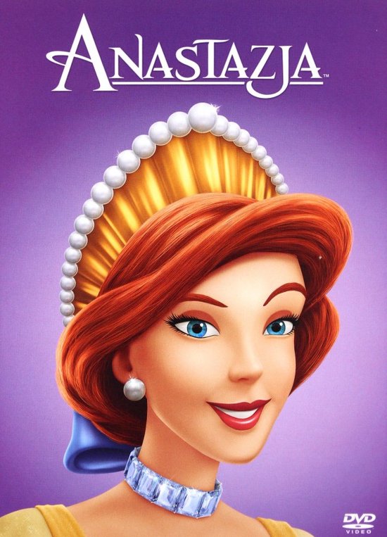 Anastasia met rood haar, blauwe ogen, parelhoofddeksel en blauwe ketting.