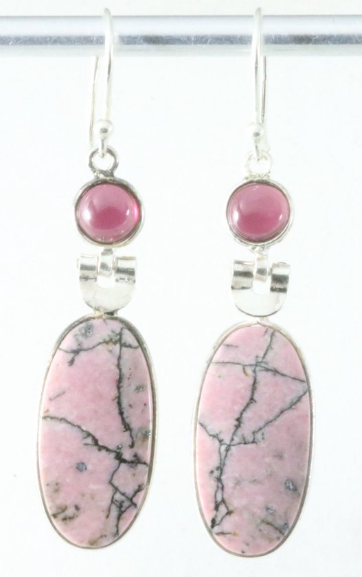 Lange zilveren oorbellen met roze rhodoniet en granaat