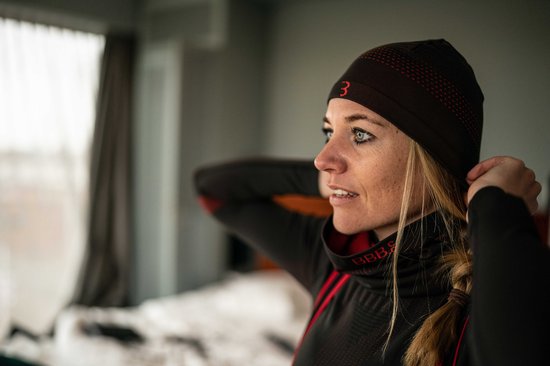 BBB Cycling Helmmuts Fiets Winter FIRHat - Fietsmuts voor onder Helm - 0-5 °C - Naadloos en Sneldrogend - Unisex - Zwart/Rood - Large - BBW-494 — afbeelding 3