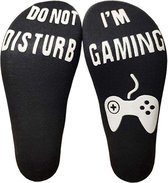 Winkrs - Game sokken zwart - met witte antislip opdruk "Do not disturb, I'm gaming" - Grappig cadeau voor gamers