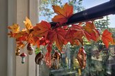 Cactula herfst aankleding voor in een raam met glazen herfst ballen in diverse vorme en bladeren maximale lengte L 216 x D 4,9 x H 4,9