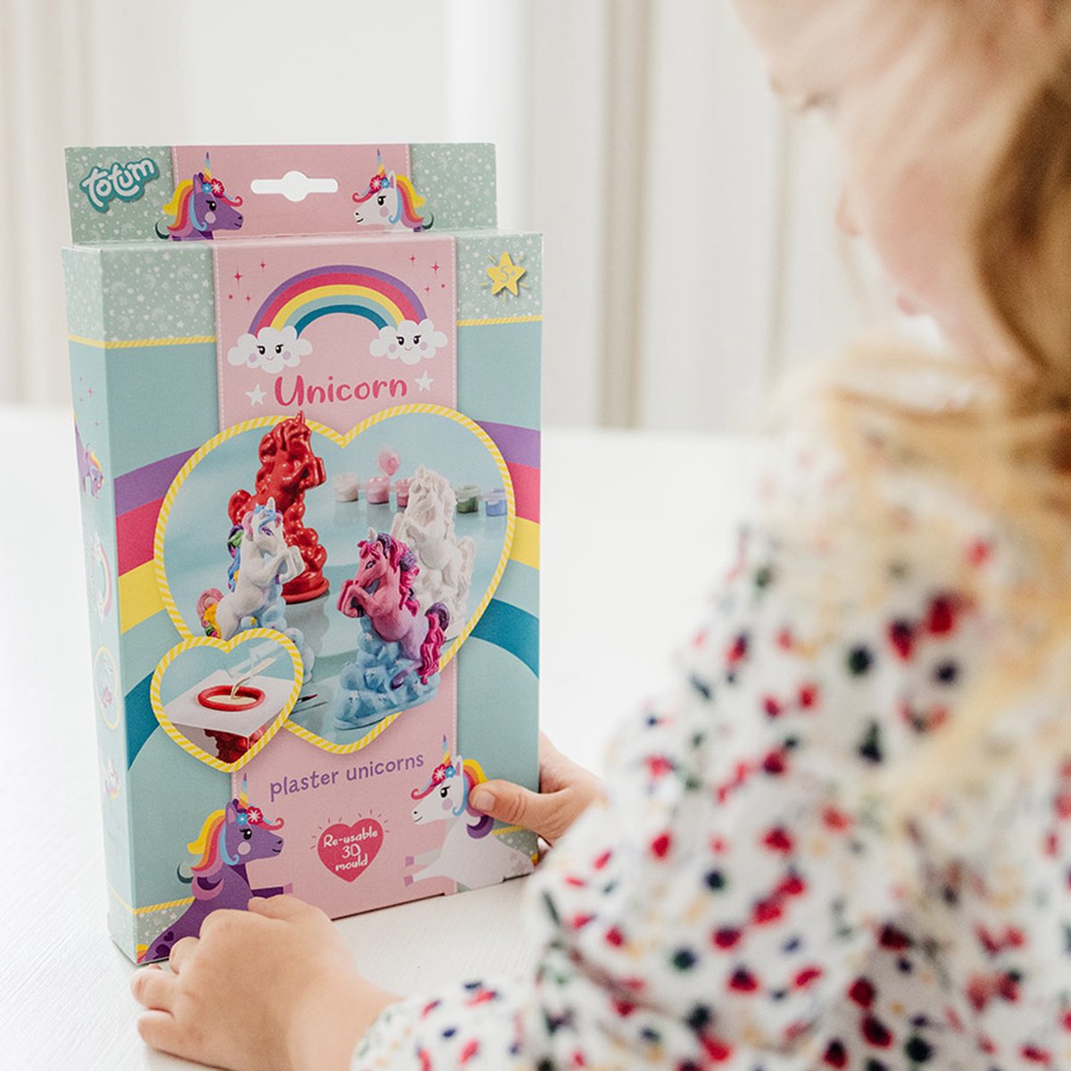 Totum Unicorn gips gieten en beschilderen knutselset 2 eenhoorns incl. gips, herbruikbare mal en 5 kleuren verf speelgoed vanaf 5 jaar — afbeelding 2