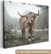 OneMillionCanvasses - Muurdecoratie - Schotse hooglander - Natuur - Herfst - Bos - 80x60 cm - Woonkamer - Slaapkamer - Canvas schilderij koe