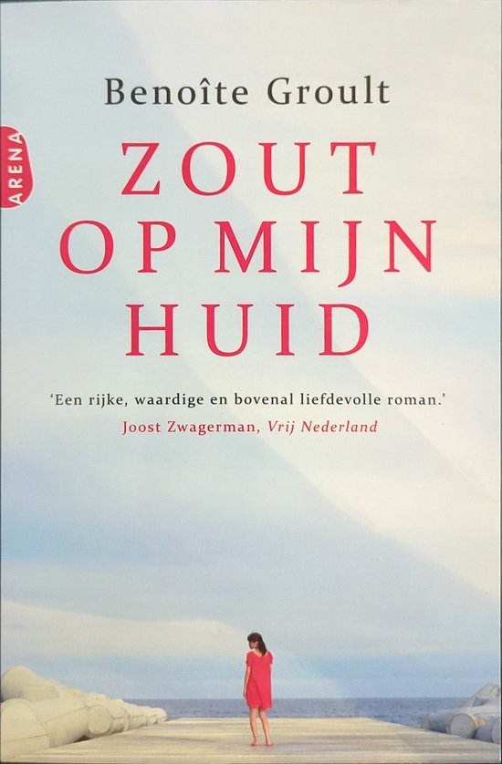 Boek kaft met de titel ZOUT OP MIJN HUID, een vrouw in een rood jurkje staat aan zee.