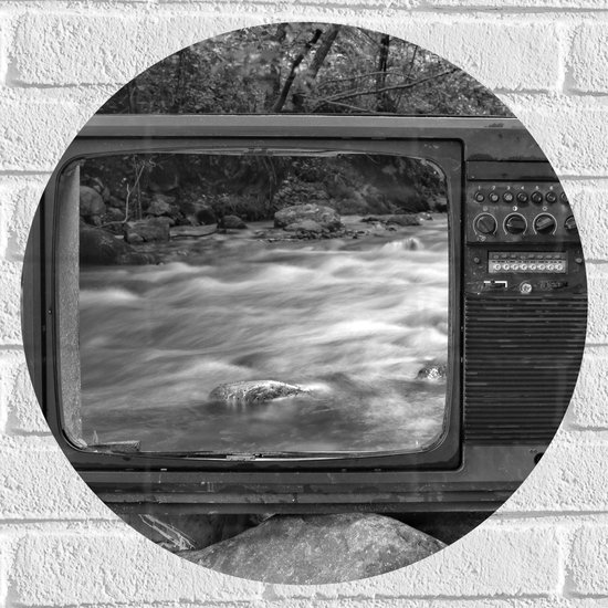 Muursticker Cirkel - Oude Vintage Televisie met Doorkijk op Rivier (Zwart-wit) - 50x50 cm Foto op Muursticker