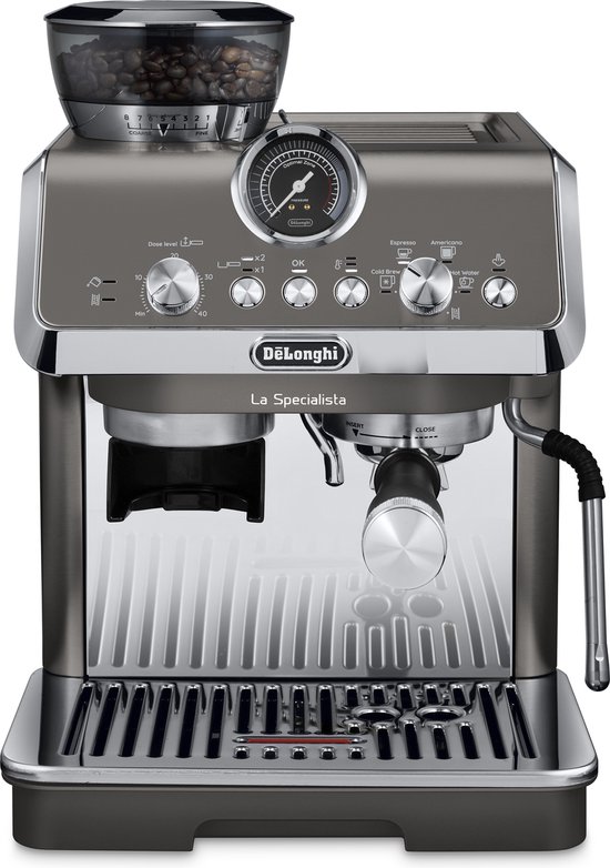 Grijze De'Longhi La Specialista Evo espressomachien met bonenmaler, drukmeter en bedieningsknoppen.