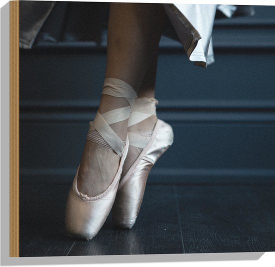 Hout - Ballerina aan het Dansen op Spitzen - 50x50 cm - 9 mm dik - Foto op Hout (Met Ophangsysteem)