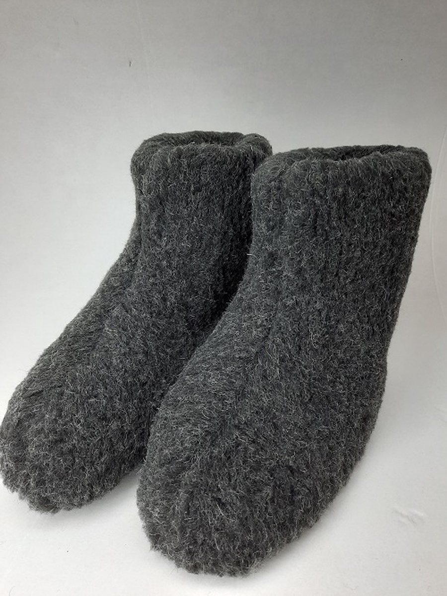 Schapenwollen sloffen zwart maat 48 100% natuurproduct comfortabele nieuwe luxe sloffen direct leverbaar handgemaakt - sheep - wool - shuffle - woolen slippers - schoen - pantoffels - warmers - slof -