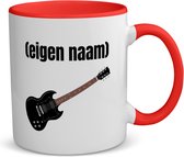 Akyol - zwarte elektrische gitaar met eigen naam koffiemok - theemok - rood - Gitaar - muziek liefhebbers - gitaristen - gitaar liefhebbers - verjaardag - cadeau - kado - 350 ML inhoud