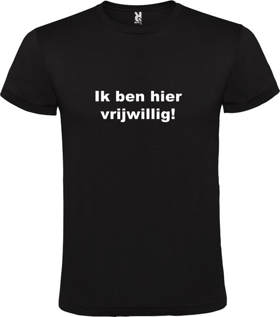 Zwart T-Shirt met “ik ben hier vrijwillig “ Afbeelding Wit