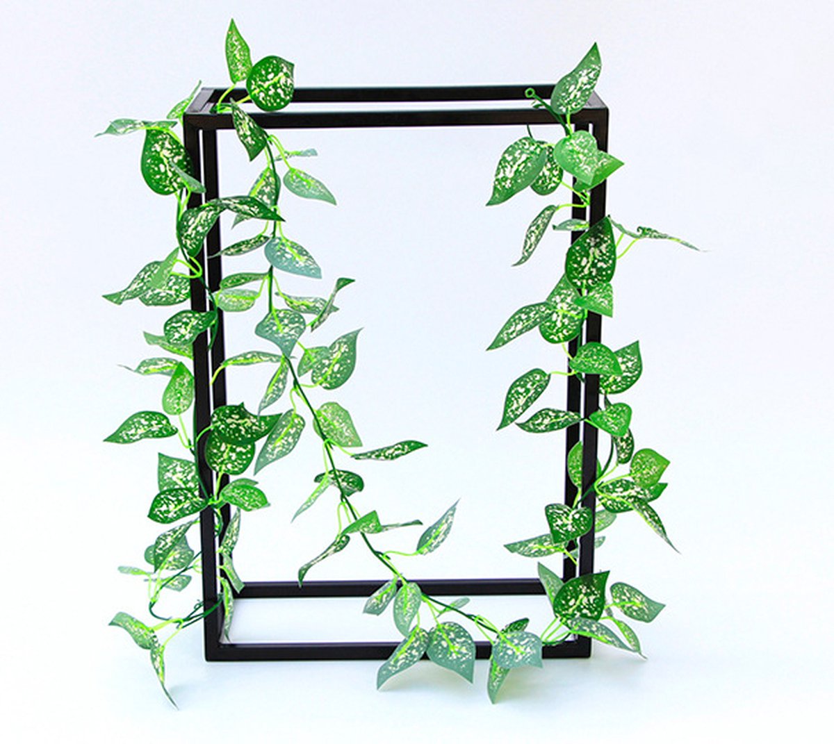 Shagam Kunstplanten Voor Buiten En Binnen - Kunstmatige Groene Plantenstengels - Epipremnum aureum met Witte Vlekken - 2stuks - 230cm - 135 Bladeren - Kunstzinnige Decoratie - Huisdecoratie - huwelijksdecoratie - feestdecoratie