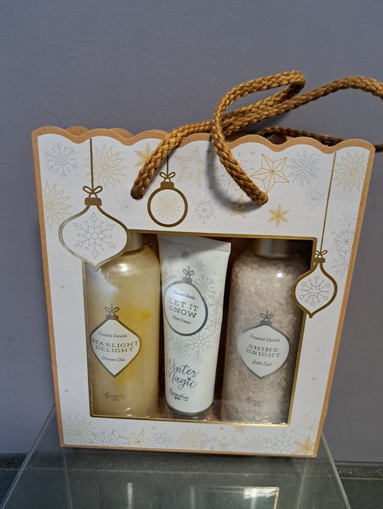 coffret cadeau anniversaire femme - fête des mères - joli cadeau - cadeau - cadeau noël vanille - gel douche - sel de bain - crème mains et ongles