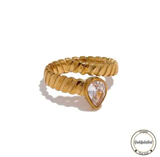 Gouden ring met gedraaide band en druppelvormige zirkonia. Goldplated.