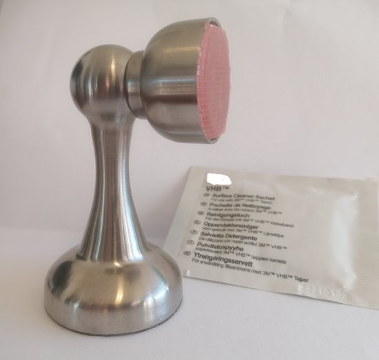 Zilverkleurige magnetische deurvastzetter met rode achterkant en VHB-sachet voor montage.