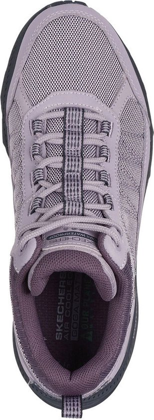 Bovenkant van een paarse Skechers Go Run Trail Altitude 2.0 wandelschoen met veters en 'waterproof' logo.