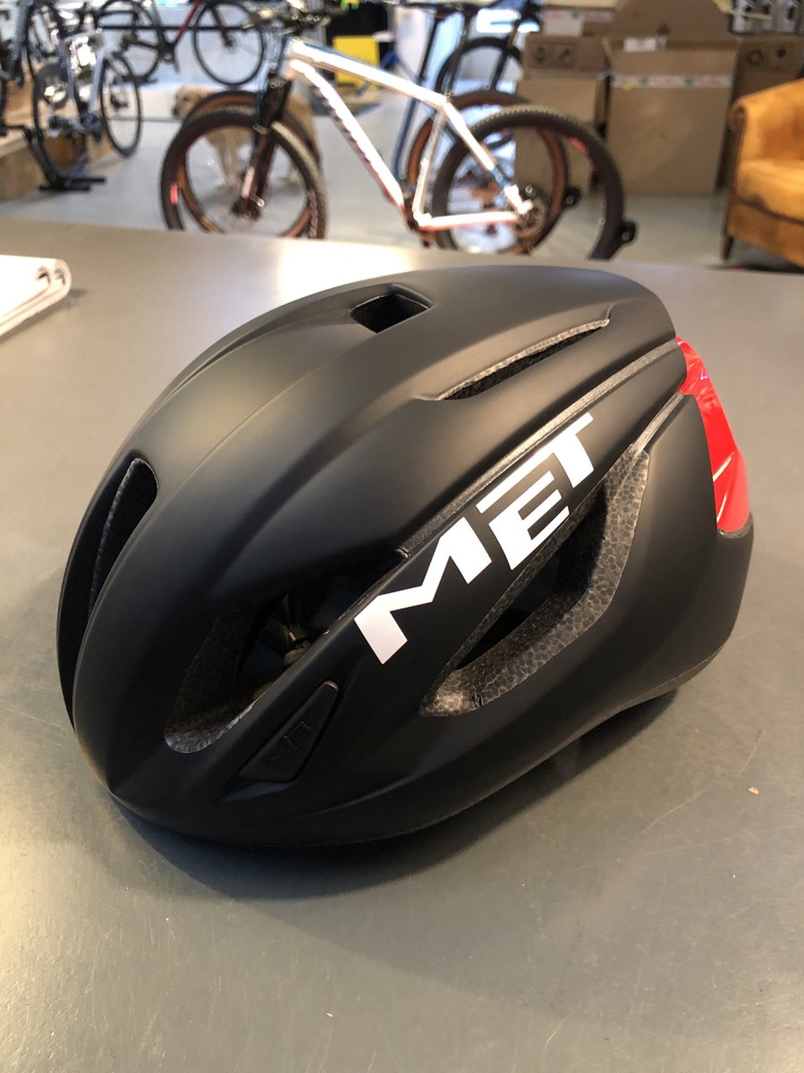 Met Strale racefietshelm mt S