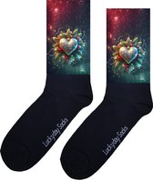 Hart - Verjaardag cadeau - Grappige sokken - Print sokken - Leuke sokken voor heren en dames - Moederdag - Vaderdag - Cadeau voor hem en haar - Kerstcadeau - Vrolijke sokken - Kerst - Valentijns cadeau - Sokken waar je vrolijk van wordt - Maat 37-44