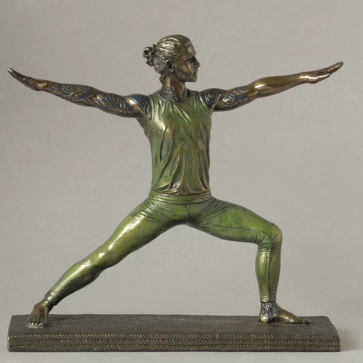 Body Talk man Yoga – Warrior pose, tattoed