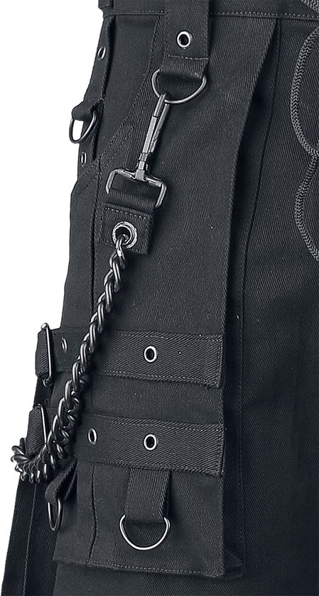 Zwarte cargo broek met gespen, ringen en een gedraaide ketting aan de zijkant.