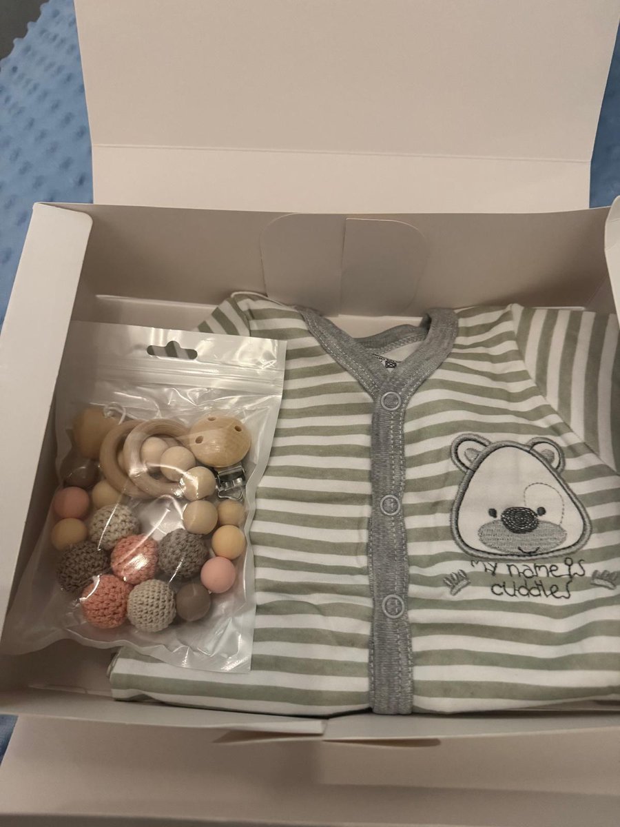 Goedkoopste Kiddiezoom -Kraamcadeau - schattig boxpakje met speenketting, bijtring - babykleding- speenketting- boxpakje - 0-3 mnd
