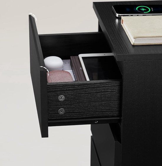 HULALA HOME Nachtkastje met 2 laden met ingebouwde stopcontacten nachtkastje met houten handvat midden van de eeuw nachtkastje met taps toelopende poten 45° splitconstructie, walnoot